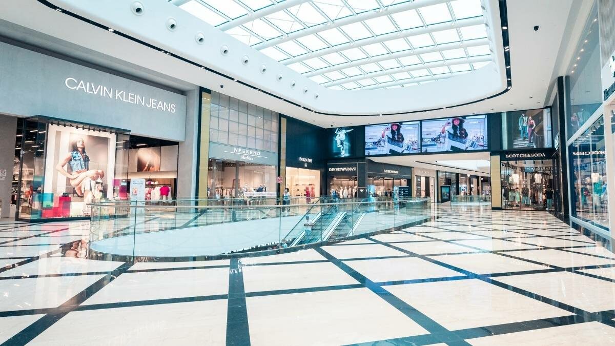 Piazza-armani-oriocenter